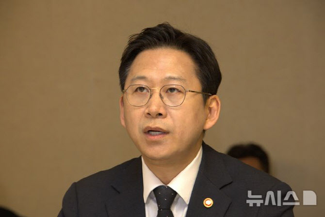 배경훈 부총리 “쿠팡 책임 회피 정당화 못해…법 위반 확인 시 법과 원칙 따라 엄정 조치”