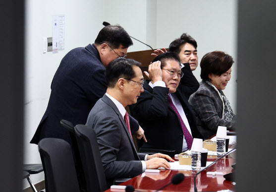국힘 소장파 25명 "지선 경선룰, 당심 반영 비율 높여야"