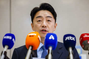 강훈식 “폴란드서 39억달러 천무 계약…방산 협력 100억달러 돌파”