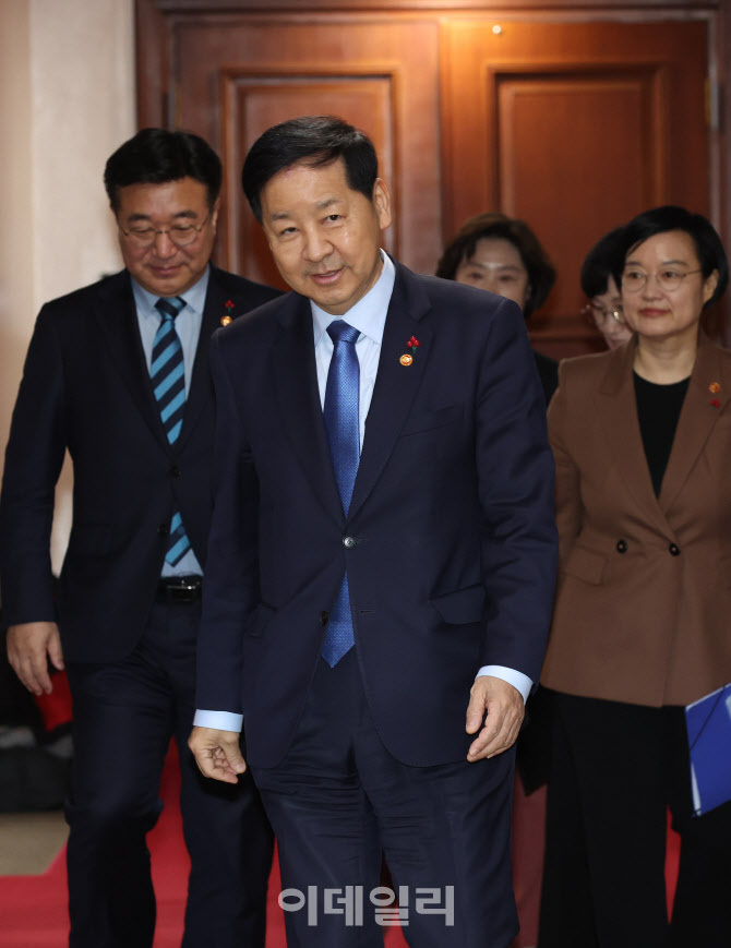 [포토]경제관계장관회의 참석하는 구윤철 부총리