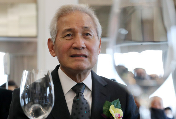 배우 안성기, 응급실 이송…현재 중환자실 위중