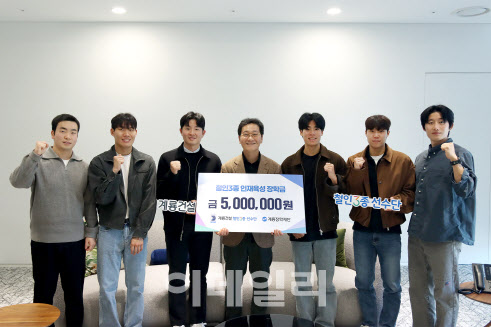 전국 최고의 철인3종 선수들, 인재육성에 아낌없는 기부