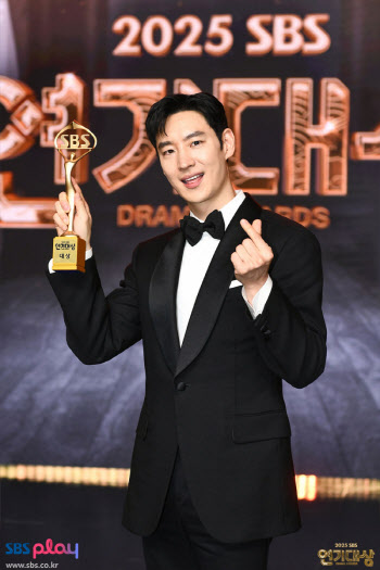 이제훈, '모범택시'로 대상만 2개…갓도기 일냈다[SBS 연기대상](종합)