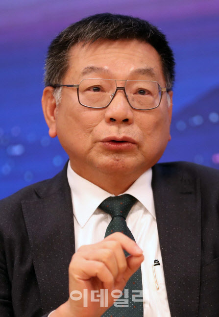 "中, 10~15년 장기정책 접근…AI 등 맞서기 어려워질듯"