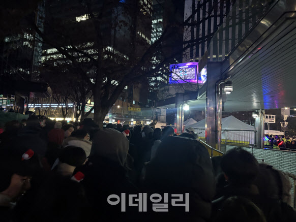 "올해엔 꼭"…영하 12도 한파도 녹인 `평범한 소망들` [르포]
