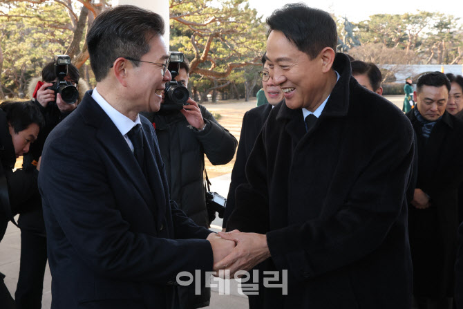 [포토]인사 나누는 오세훈 시장-정원오 구청장