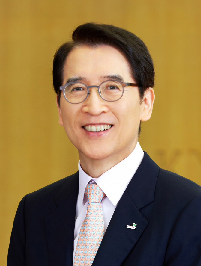 신창재 교보생명 의장 “완전보장 실천으로 금융소비자 보호 앞장서야”
