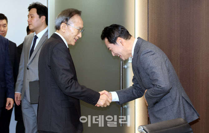 [포토]'새해 맞아 이명박 예방한 장동혁 대표'
