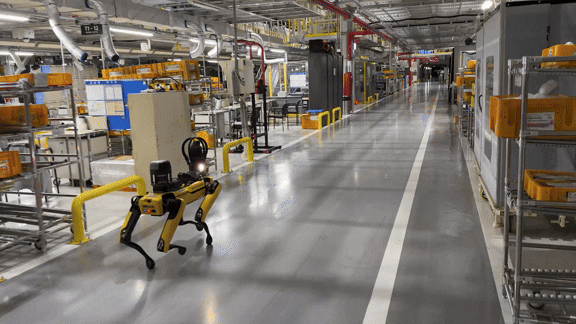 로봇경비의 새벽순찰 동행…화재 예방·환자 보고도 `척척`[르포]