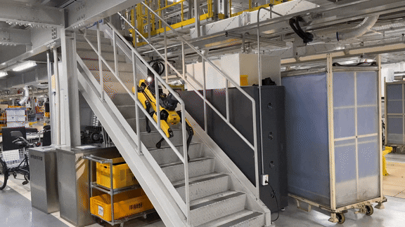 로봇경비의 새벽순찰 동행…화재 예방·환자 보고도 `척척`[르포]