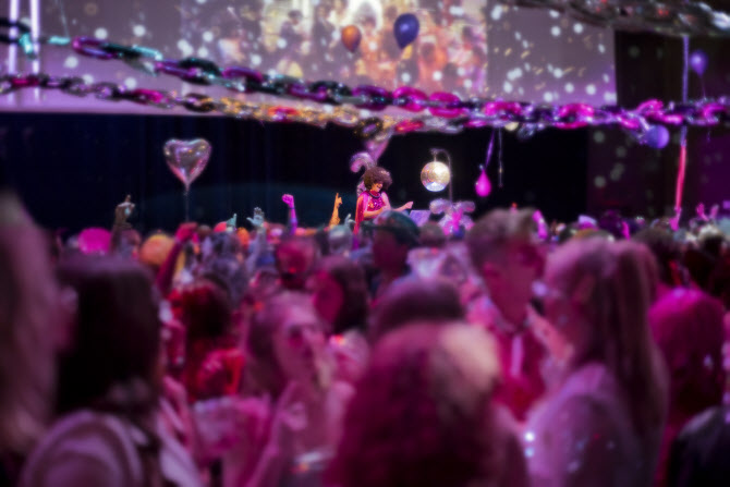 아이돌엔 8천만원 '펑펑'…딸은 방치한 아내 덕질, 이혼 사유 될까