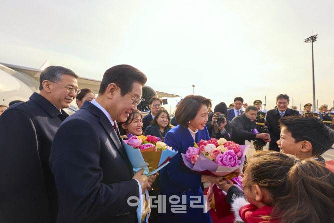 “한·중 미래 밝히는 등불”…김혜경 여사, 북경한국국제학교 방문