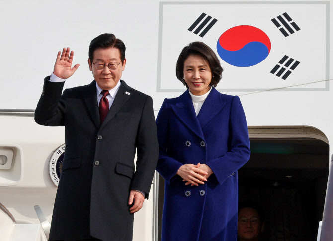 李대통령, 베이징 일정 마치고 상하이 이동