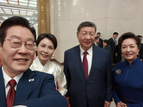 화제의 이재명·시진핑 셀카, 즉흥 '이벤트'였다
