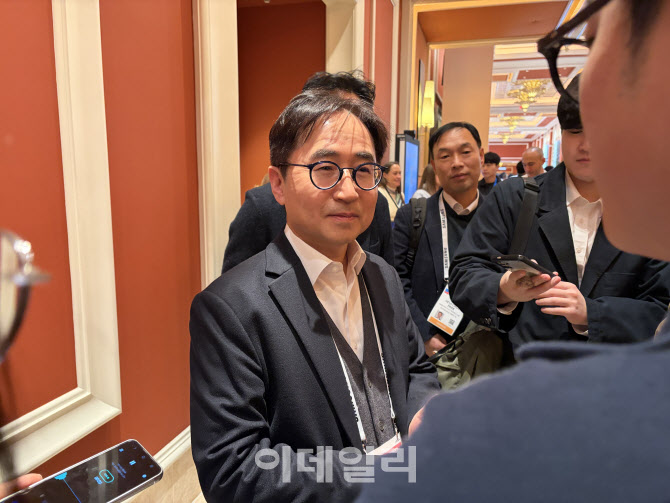 장덕현 삼성전기 "AI 수요에 FC-BGA 풀가동…증설 논의 중"