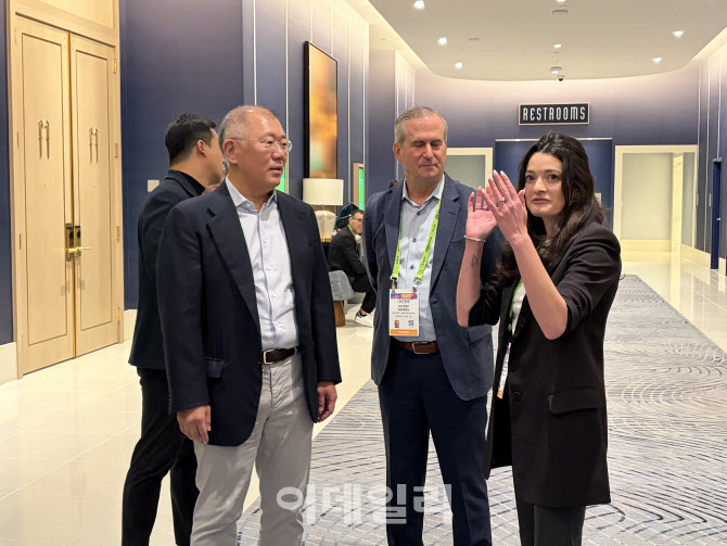 정의선-젠슨황 CES서 2차 '깐부회동'…AI·자율주행 논의한듯(상보)