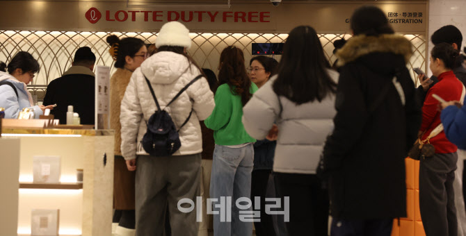 [포토]중국의 한한령 해제 암시, 북적이는 면세점