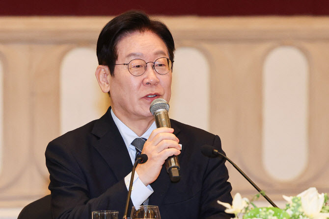 [속보] 李대통령 “한중, 서로 필요한 관계…자극·배척·대립 불필요”