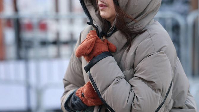 한파 속 길가에 ‘털썩’…60대 남성, 저체온증으로 사망