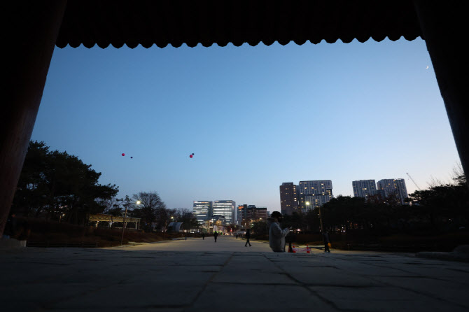 국가유산청 "서울시, 종묘 경관 촬영 신청하고 다른 행사하려 해"