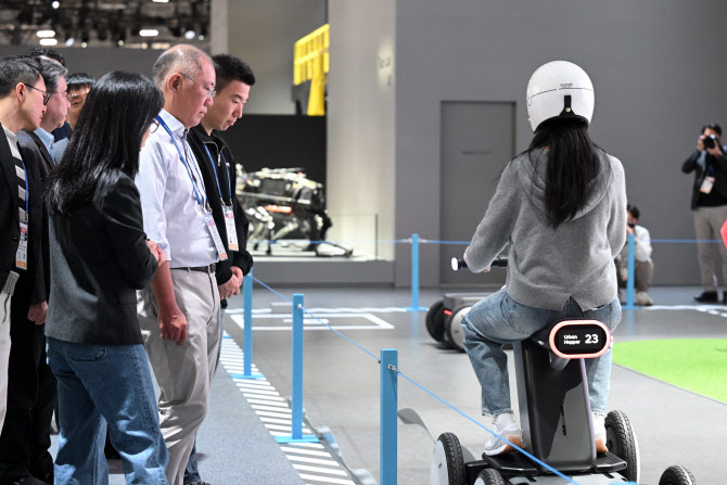 정의선-젠슨황 CES서 2차 `깐부회동`…이번엔 `자율주행 협력`