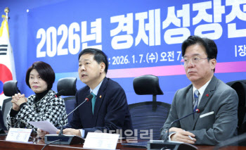 당정 "반도체·방산 등 전략산업 집중육성…초혁신경제 가속화"