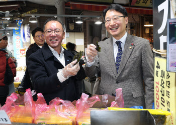 "도심 전통시장 상인까지 간이과세 확대"