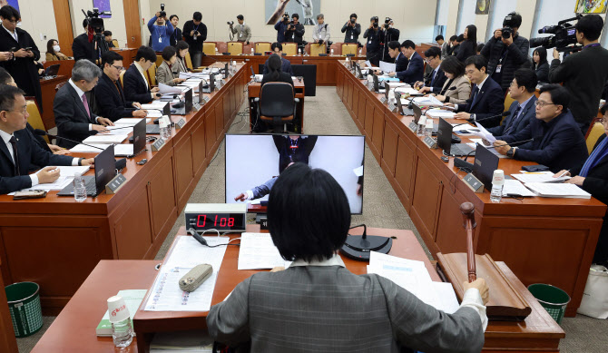 정치권 '알고리즘 규제' 움직임…일각선 혁신 제약 우려
