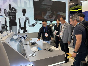 '휴머노이드 공략'…LG이노텍 문혁수, CES서 부품사 발길