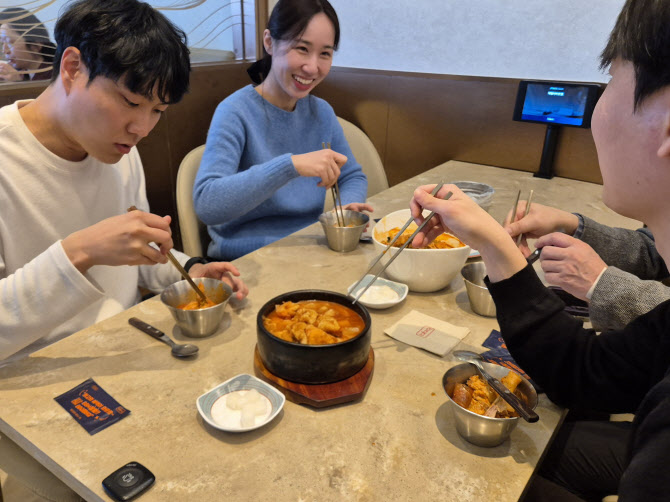 BBQ, 홀 매장 신메뉴 `오뎅탕·닭볶음탕` 내놨다