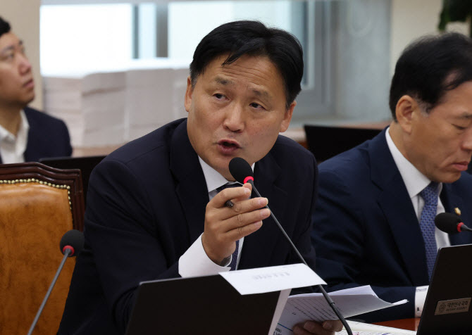 '찐명' 김영진 "김병기, 원내대표 사퇴로 정책적 책임은 져"