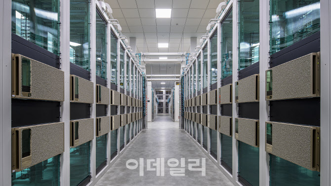 네이버, 엔비디아 GPU 4000장 클러스터 구축…AI 개발 속도 12배 향상