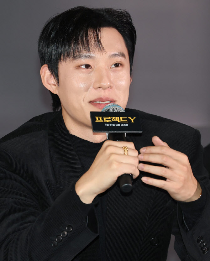 '프로젝트 Y' 김성철 "유아와 부부 연기? 피 분장 첫 만남...죄송스럽더라"