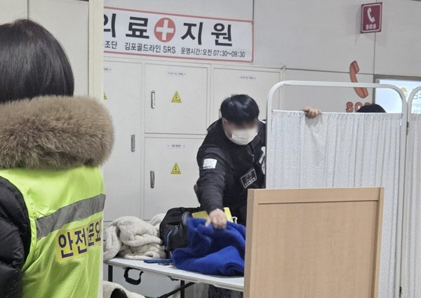 목숨 건 출근길 "숨 못 쉬겠다" 비명…여전한 '김포 지옥철'
