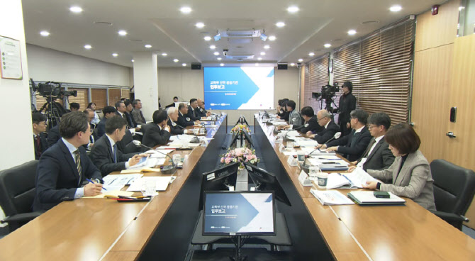 한국사학진흥재단 “2030년까지 사립대 구조개선 인력 67명으로 확대”