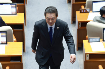 늦어질수록 당에 부담…김병기 탈당 압박 고조