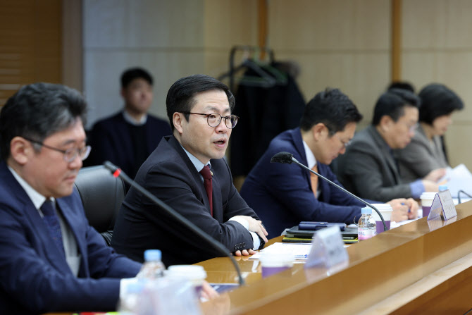 통상본부장 “2년 연속 수출 7000억달러 달성 노력”