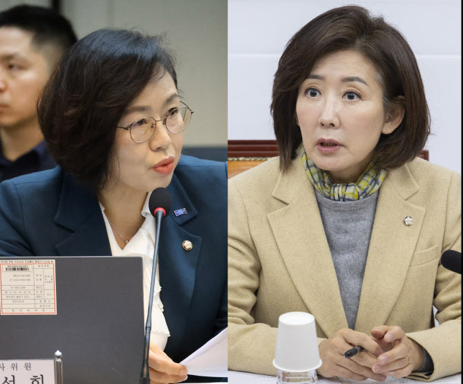"로켓배송은 못 끊겠나" vs "직원 생필품까지 통제?"...'탈팡' 설전