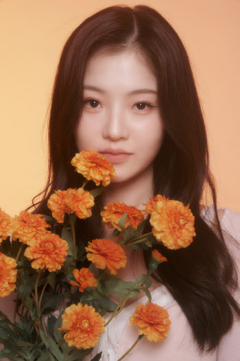 정효빈, 데뷔 7년 만에 앨범 낸다…25일 '매리골드' 발매