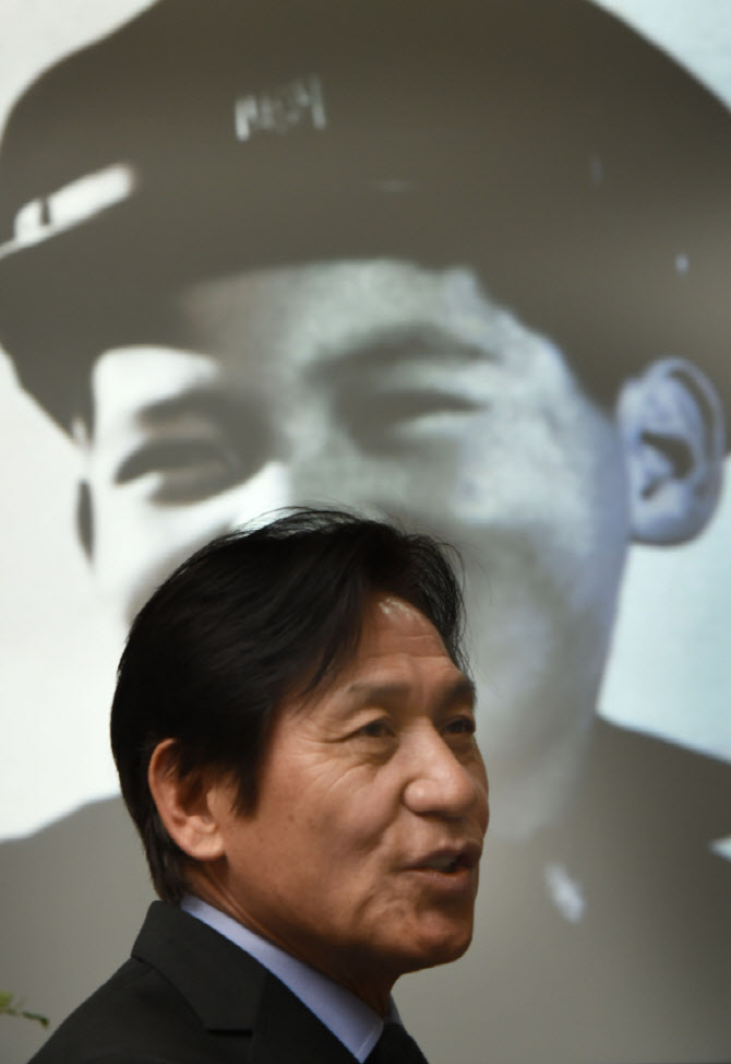 故 안성기, 오늘 영면...영화계 온라인 추모전→방송사 특집 다큐 방영
