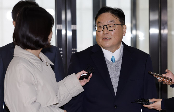 '쿠팡 불기소 외압 의혹' 엄희준 검사 "일방적 허위 주장"