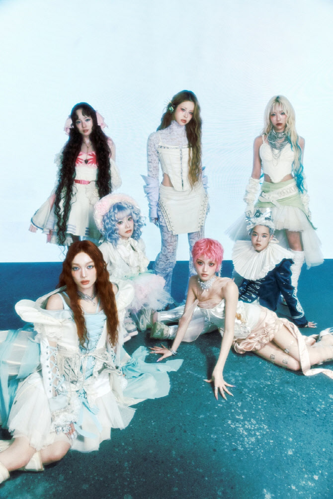 XG, 몽환적 비주얼로 압도적 포스… 세계관 각인