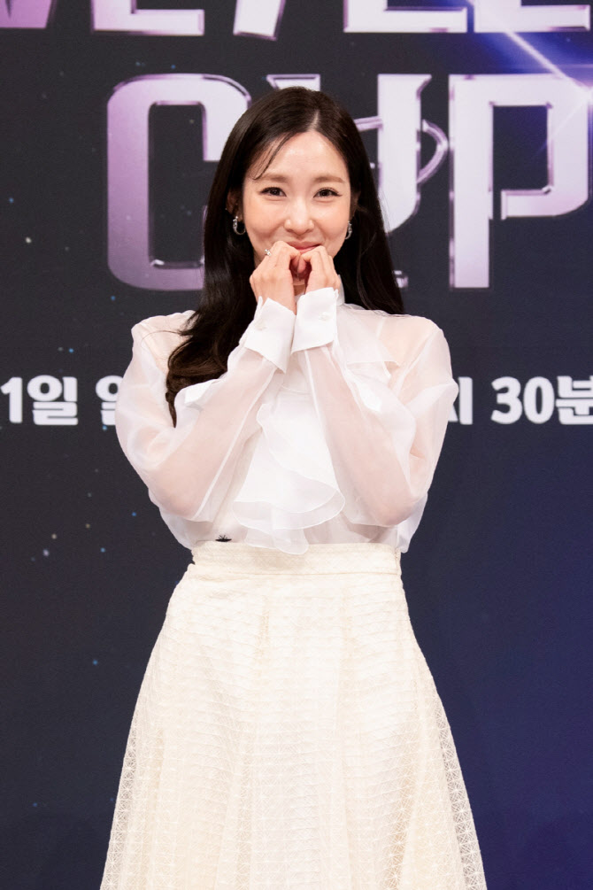 '베일드 컵' 티파니 영, 변요한 언급 "아낌없이 응원해주고 믿어줘"