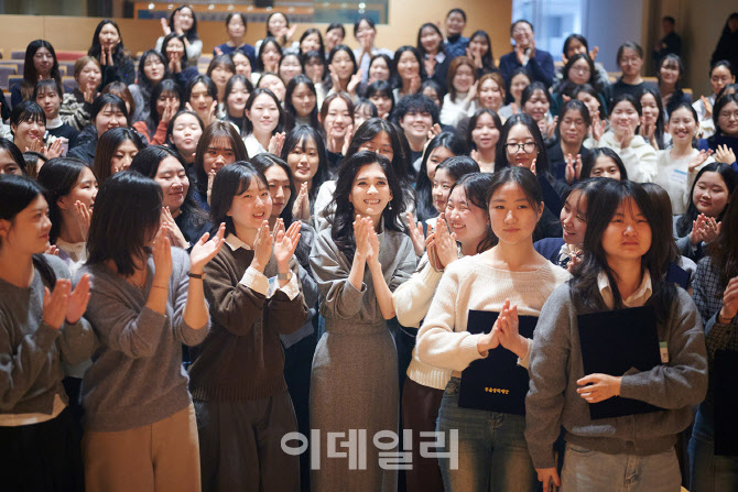 이부진, 사재 10억 또 내놨다…두을장학재단 장학생 격려