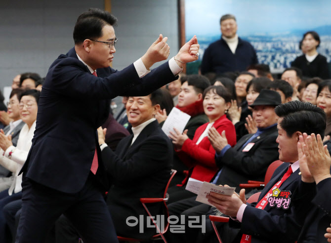 [포토] 하트 인사하는 오언석 도봉구청장
