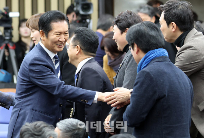[포토]'의원총회 참석하는 정청래 대표'