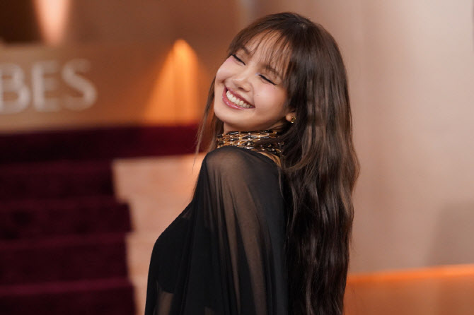 블랙핑크 리사·세븐틴 조슈아, 美 골든글로브 레드카펫 올라
