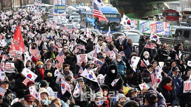 '전광훈 집회' 고령 참가자 사망에…경찰 "자제 권고 공문 두 차례 보내"