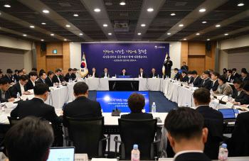 산업장관 “‘가짜 일’ 덜어내고 진짜 성과로 역할·가치 증명하자”