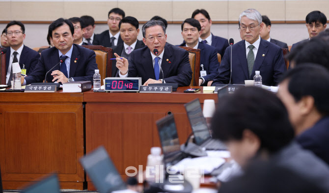 [포토]법사위, '답변하는 정성호 법무부 장관'